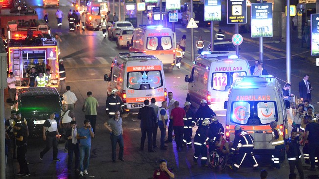 Beberapa jam setelah insiden bom bunuh diri di Bandara Ataturk, Turki, pada Selasa (28/6) malam, kini kondisi di Istanbul berangsur normal.