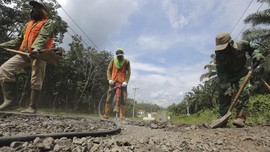 Pemerintah Serap 2.542 Ton Karet untuk Benahi Jalan Nasional