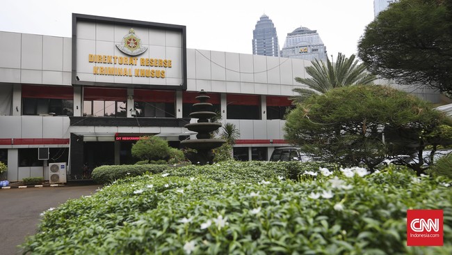 Polisi melakukan reformasi internal yang baik, tapi, sangat lambat melakukan reformasi eksternal khususnya proses penegakan hukum di masyarakat.