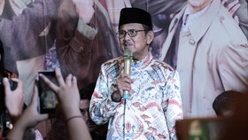 Habibie Bacakan Puisi Khusus untuk Ainun di Konser BCL