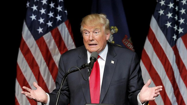 Donald Trump berusaha keras mengemis dukungan dari para anggota Partai Republik di tengah kisruh dirinya dengan orang tua tentara Islam yang gugur di Iraq.