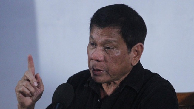 Presiden Filipina, Rodrigo Duterte, mengaku biasa membunuh pelaku tindak kriminal dengan tangannya sendiri ketika masih menjabat sebagai Wali Kota Davao.