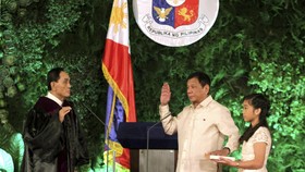 Rodrigo Duterte Dilantik sebagai Presiden Filipina Ke-16