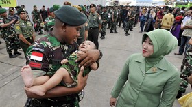 Prajurit TNI Jadi Guru SD di Perbatasan RI-Papua Nugini