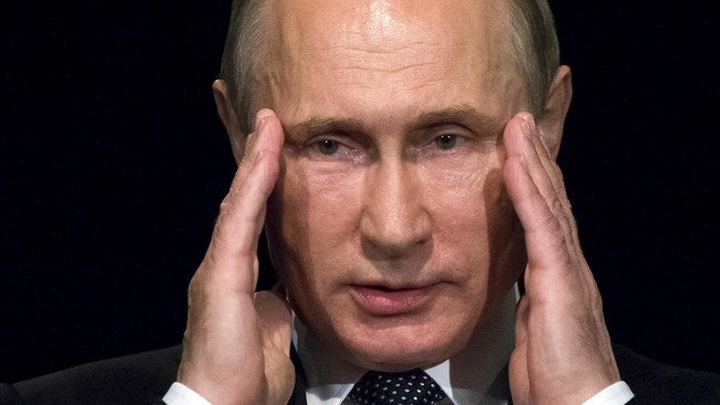 Presiden Rusia, Vladimir Putin, mengaku tidak mengetahui oknum di balik peretasan sistem informasi penting Partai Demokrat Amerika Serikat.