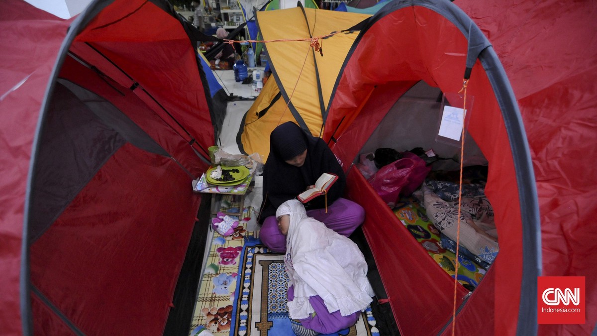Menikmati Iktikaf di Tenda di Masjid Habiburahman Bandung