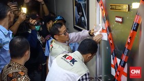 KPK Bawa Satu Koper dari Ruangan Putu Sudiartana di DPR
