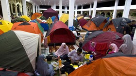 Menikmati Iktikaf di Tenda di Masjid Habiburahman Bandung