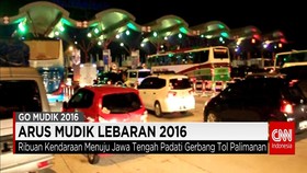 Antrean Panjang Kendaraan Terjadi Di Tol Palimanan