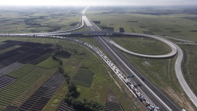 Total nilai ruas tol tersebut, yakni Rp1,3 triliun. Namun, Waskita Karya hanya merogoh kocek Rp715 miliar untuk mengempit 55 persen saham tol tersebut.