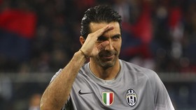 Buffon Ogah Dibandingkan dengan Neuer