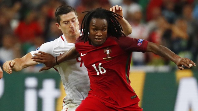 Chelsea mulai ikut dalam bursa persaingan dengan Manchester United dan AC Milan berburu gelandang muda Bayern Munich, Renato Sanches.