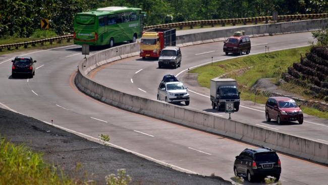 Masyarakat harus menyiapkan dana sebesar Rp361 ribu jika ingin mudik lewat tol Jakarta-Semarang.