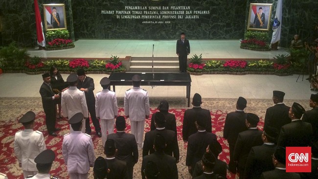 Ada beberapa modus yang biasa dilakukan oleh oknum PNS untuk membohongi Ahok. Salah satunya dengan mengirim foto laporan menggunakan foto lama.