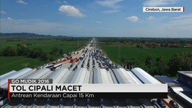 Antrean Kendaraan Tol Cipali Saat Arus Mudik