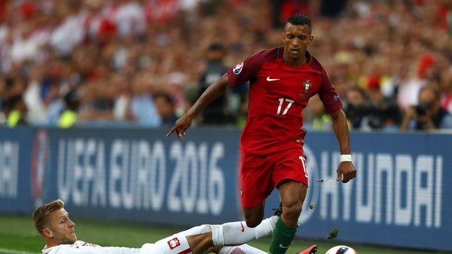 Winger Portugal Luis Nani telah resmi membela klub Spanyol, Valencia. Mantan pemain Fenerbahce itu mengikat kontrak tiga tahun dengan Valencia.