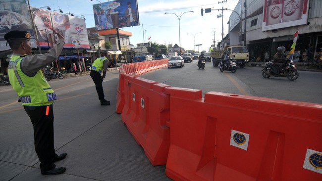 Sejak pagi sampai pukul 19.00 WIB posko pemantau Kementerian Perhubungan tak mencatat kejadian luar biasa di sejumlah titik jalan yang biasa dipadati kendaraan.