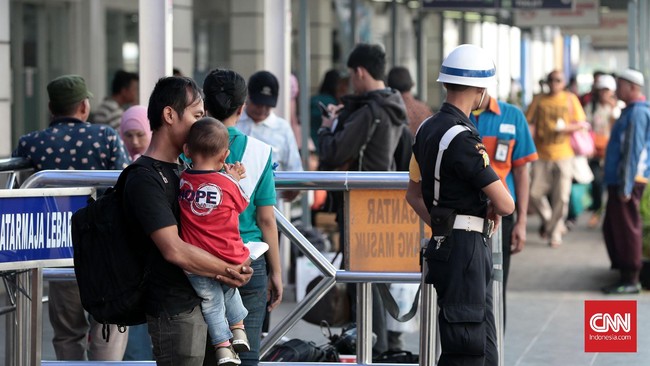 Kemenhub memprediksi jumlah pemudik pada lebaran tahun ini naik 1,14 persen dengan total diprediksi mencapai 17,6 juta penumpang.