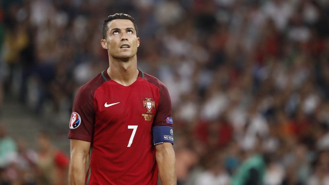 Meski tak mau membebani Cristiano Ronaldo, Andre Gomes mengakui bahwa Portugal pastinya berharap Ronaldo mencetak lebih banyak gol untuk timnya.