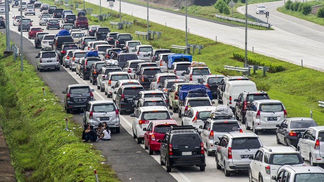 Bagi anak, perjalanan mudik akan sangat terasa membosankan. Berikut ini tips untuk mengatasi atau mengurangi kebosanan dalam perjalanan.