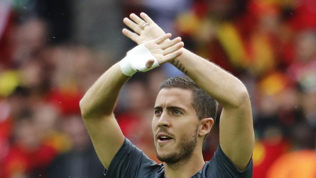 Pemain Chelsea Eden Hazard mengatakan para pemain harus menerima kritikan karena belum mampu mengangkat The Blues dari keterpurukan.