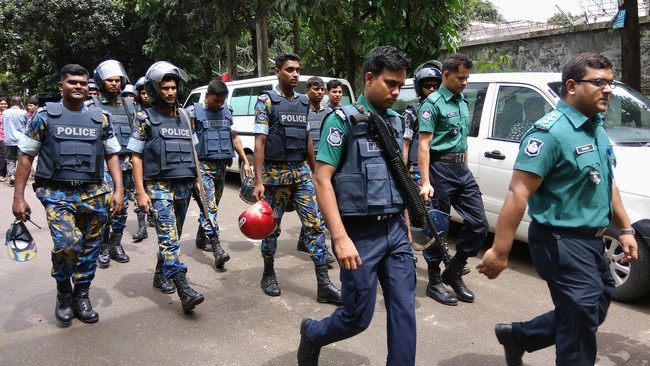 Kepolisian Bangladesh menahan lima terduga militan yang dituduh telah merencanakan serangan teror pada perayaan malam tahun baru 2017 mendatang.