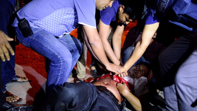 KBRI mengimbau kepada seluruh WNI di Bangladesh untuk menjaga keamanan pribadi dan untuk sementara waktu menghindari tempat-tempat keramaian.