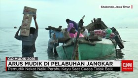 Pemudik Nekat Gunakan Kapal Kayu