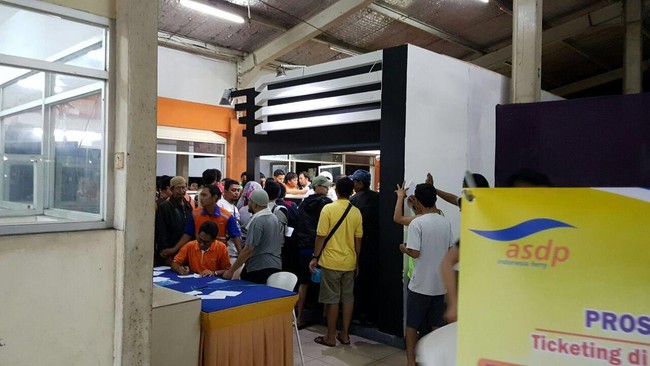 "Nanti setelah operasi Idul Fitri ini saya bikin peraturan menteri sendiri yang ada sanksi perizinannya," ucap Menhub Jonan.