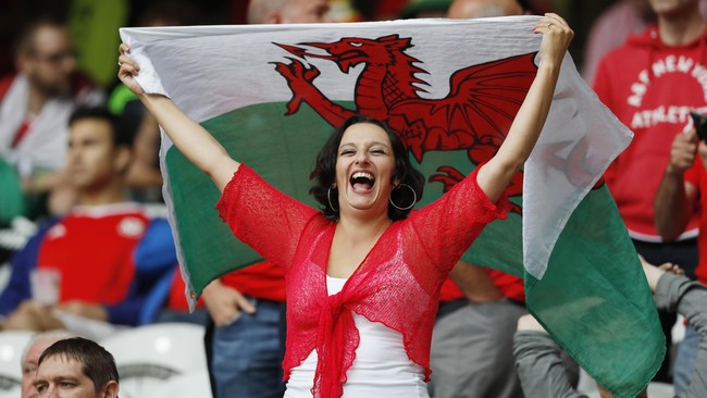 Kelompok nasionalis Wales menganggap pemerintah Inggris mengabaikan mereka, yang berujung pada kemiskinan.