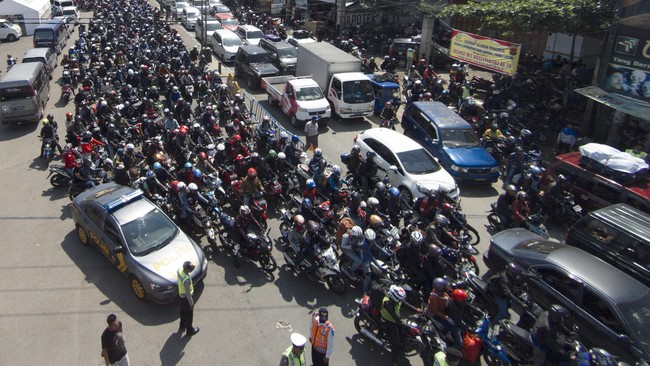 Kemenhub mencatat sejak H-7 hingga H-4 Lebaran 2016, 150 jiwa pemudik meninggal. 80 persen kecelakaan melibatkan 80 pengendara motor.