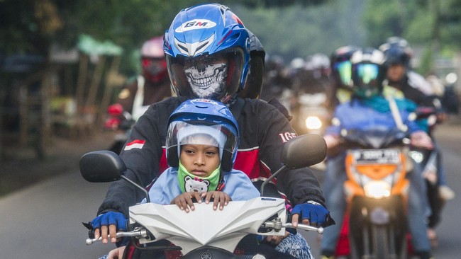 Pemudik pengguna sepeda motor pada H-3 Lebaran 2017 ramai melintasi sejumlah ruas utama jalan di Kabupaten Lebak, Banten.