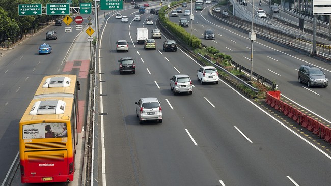 Polisi merespons informasi soal penyekatan sejumlah ruas jalan di wilayah Jakarta Selatan imbas corona yang beredar di masyarakat.