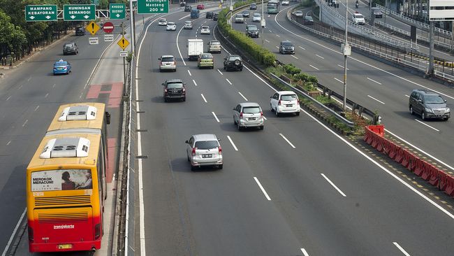 Polisi Klaim Belum Ada Penutupan Jalan Jakarta Imbas Corona Polisi merespons informasi soal penyekatan sejumlah ruas jalan di wilayah Jakarta Selatan imbas corona yang beredar di masyarakat.