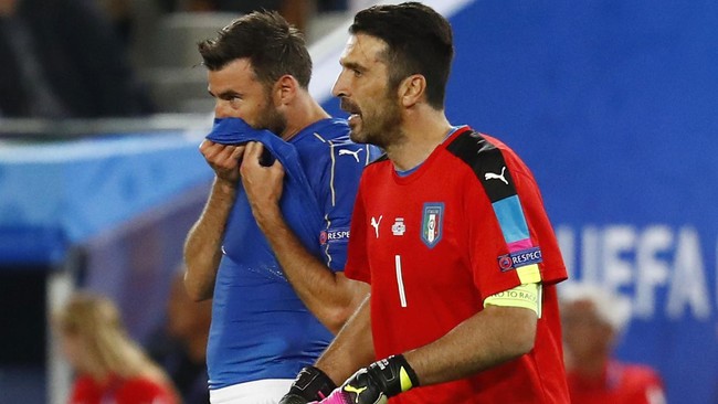 Timnas Italia dan timnas Belgia yang melakoni laga debut bersama pelatih baru sama-sama harus menelan kekalahan dalam laga uji coba di hadapan publik sendiri.