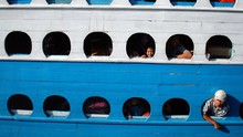 Kapal Patah Kemudi Terombang-ambing di Maluku Tenggara
