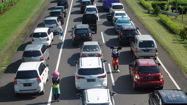 Ada beberapa hal yang harus diperhatikan saat mengemudikan mobil untuk perjalanan jauh menyambut Natal dan Tahun Baru.
