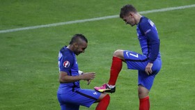 Payet Samakan Menjaga Griezmann dengan Merebus Susu