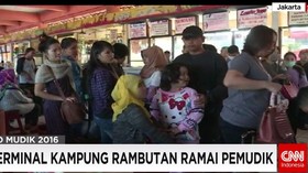 Penumpang Telantar di Terminal Kampung Rambutan