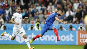 Giroud Puji Kegigihan Islandia