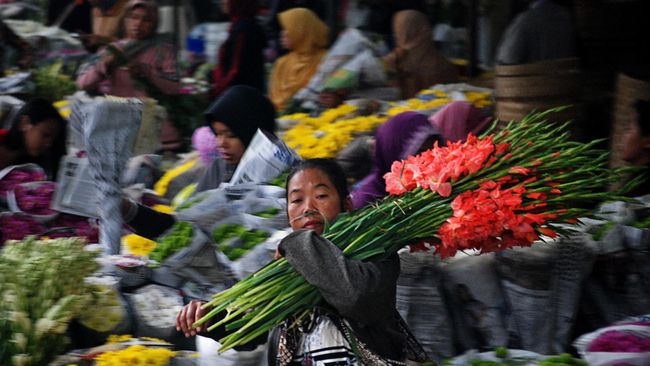 Semarang merangkul pedagang mal, pasar tradisional sampai kaki lima untuk mempromosikan pariwisatanya dalam Semargres 2017.