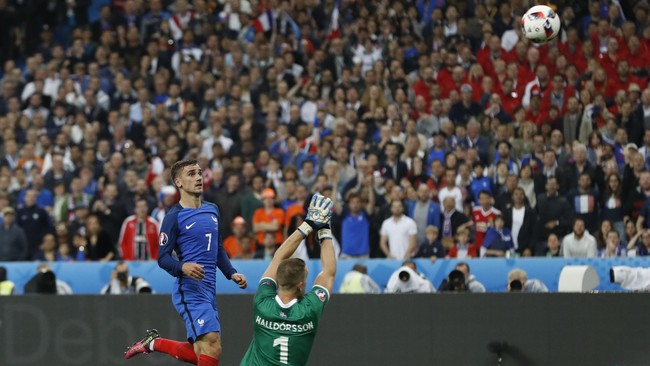 Antoine Griezmann kini memimpin daftar perburuan sepatu emas dengan koleksi empat gol, unggul satu gol dari para pesaing terdekatnya.
