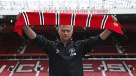 Mourinho Tak Pernah Lihat Suporter 'Segila' Fan MU