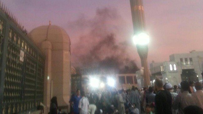 Pelaku bom bunuh diri berniat ingin berbuka bersama di Masjid Nabawi, Madinah, Arab Saudi, sebelum dicegah oleh petugas keamanan yang curiga dengannya.