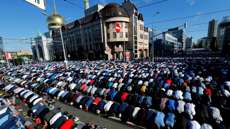 Muslims attend a morning prayer to celebrate Eid al-Fitr, marking the end of the holy month of Ramadan, in Moscow, Russia, July 5, 2016. REUTERS/Maxim Zmeyev