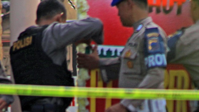 Polri dan TNI sudah berkerja sangat bagus dalam mengantisipasi aksi terorisme. Namun, geografis Indonesia yang luas tidak mudah untuk mendeteksi ancaman teror.