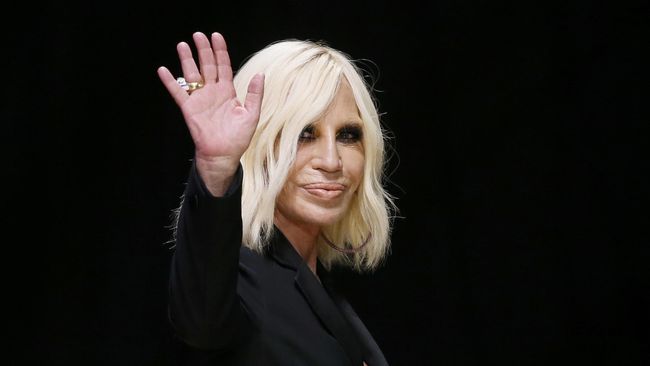 Donatella Versace mengungkapkan bahwa dia tak lagi ingin mendengar orang-orang berbahasa Inggris salah mengucapkan Versace. 