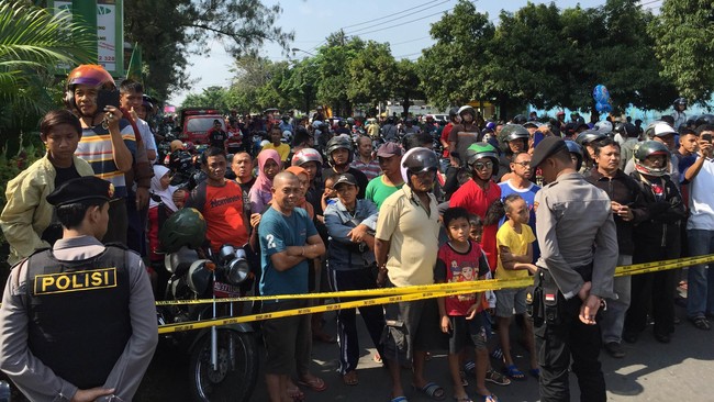 Aksi bom di bulan Ramadan diduga menjadi bagian dari kompetisi antara kelompok yang berafiliasi dengan ISIS dan Jamaah Islamiyah soal jihad.