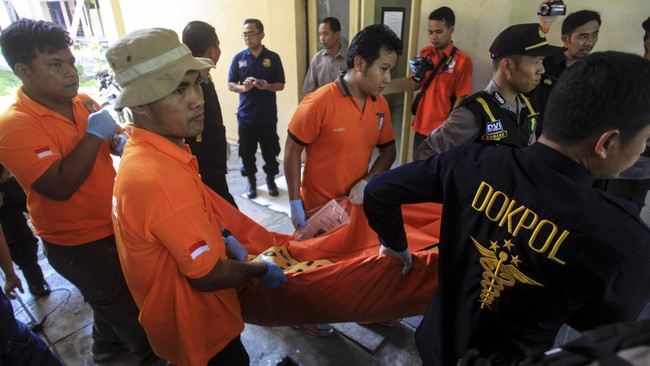 Solo pernah empat kali diguncang teror. Dua teror terakhir mengincar polisi, sementara dua teror sebelumnya menargetkan rumah ibadah.