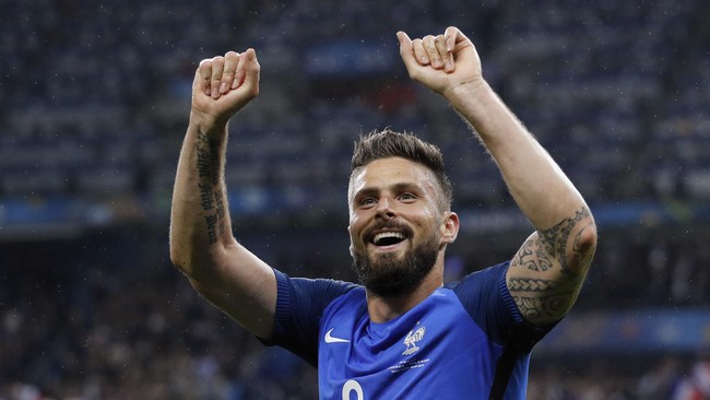 Penyerang Chelsesa, Olivier Giroud, memulai debut di layar lebar dengan mengisi suara tokoh Green Goblin dalam film animasi Spiderman.